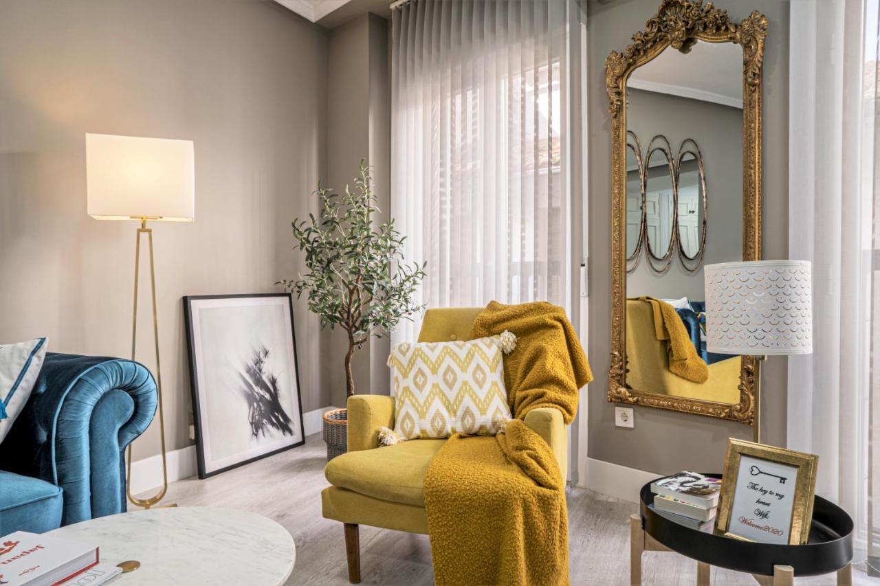 Deluxe Rue Boheme Apartment Plasencia Bagian luar foto